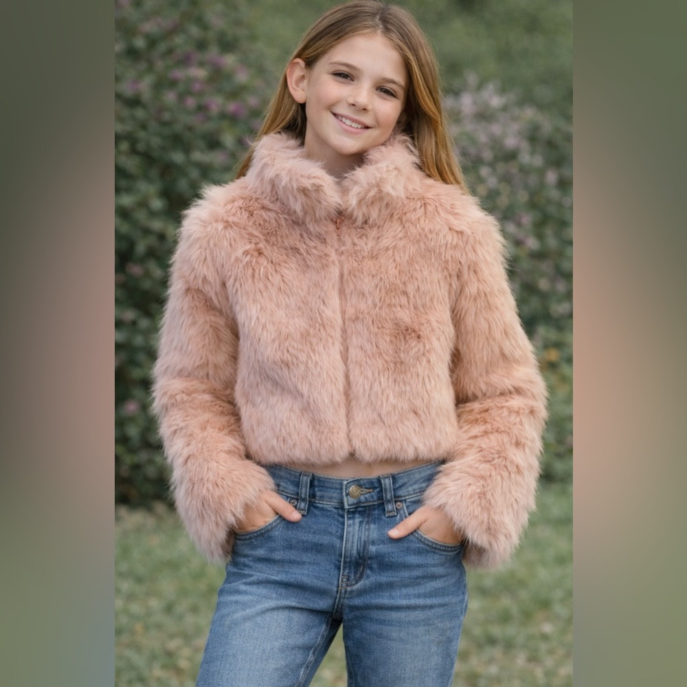 Blanc Noir Cropped Faux Fur Jacket – Girls Large 💕